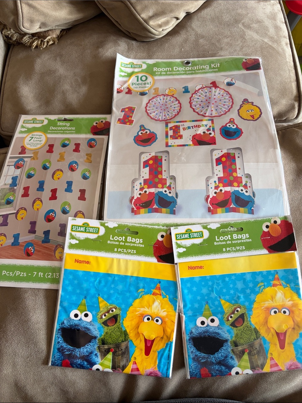 Sesame Street first birthday Colorful Decorating Kit with Loot Bags